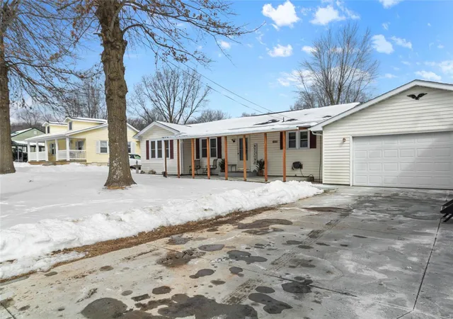 Photo 3 of Single family home for sale at 160 Highway 61, Bloomsdale, MO 63627 | MLS# 25009645 | Listing updated on 2025-03-09