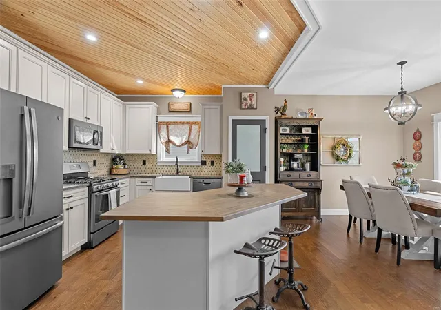Photo 2 of Single family home for sale at 3456 Harbor Xing Dr, Saint Charles, MO 63301 | MLS# 25009696 | Listing updated on 2025-03-19