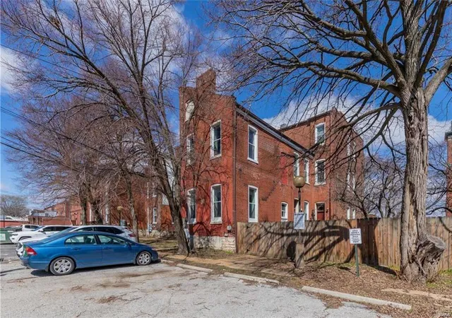 Photo 4 of Multi family home for sale at 1942 Sidney St, Saint Louis, MO 63104 | MLS# 25009702 | Listing updated on 2025-03-12