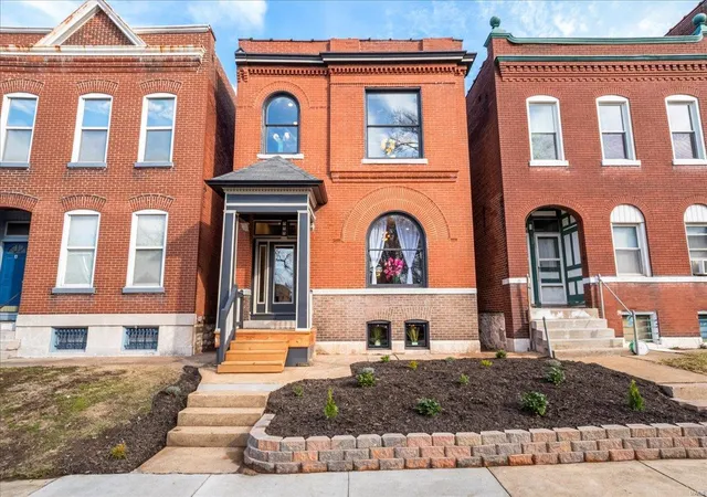 Photo 2 of Sale Pending at 2328 Louisiana Ave, Saint Louis, MO 63104 | MLS# 25009738 | Listing updated on 2025-03-11