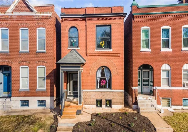 Photo 1 of Sale Pending at 2328 Louisiana Ave, Saint Louis, MO 63104 | MLS# 25009738 | Listing updated on 2025-03-11