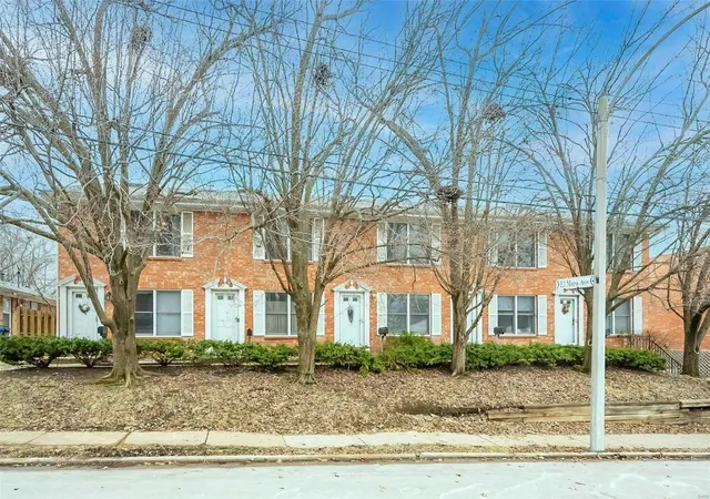Photo 1 of Sale Pending at 1528 Yale Ave, Saint Louis, MO 63117 | MLS# 25009808 | Listing updated on 2025-03-04