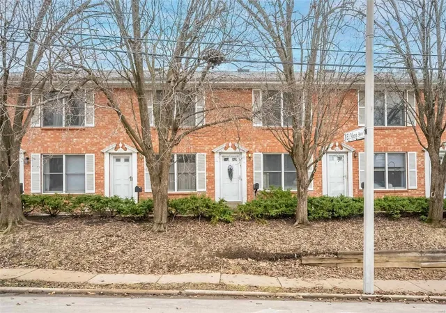 Photo 34 of Sale Pending at 1528 Yale Ave, Saint Louis, MO 63117 | MLS# 25009808 | Listing updated on 2025-03-04