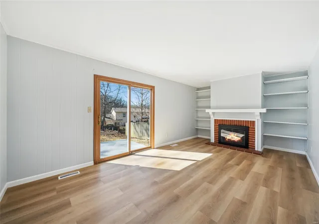 Photo 3 of Single family home for sale at 12354 Country Glen Ln, Saint Louis, MO 63141 | MLS# 25009812 | Listing updated on 2025-03-06