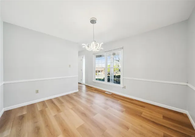Photo 4 of Single family home for sale at 12354 Country Glen Ln, Saint Louis, MO 63141 | MLS# 25009812 | Listing updated on 2025-03-06