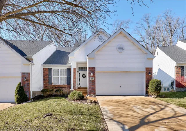 Photo 1 of Sale Pending at 889 Gandolf Wy, Eureka, MO 63025 | MLS# 25009814 | Listing updated on 2025-03-03
