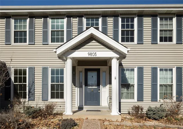 Photo 2 of Sale Pending at 9805 Affton View Ct, Saint Louis, MO 63123 | MLS# 25009828 | Listing updated on 2025-03-10