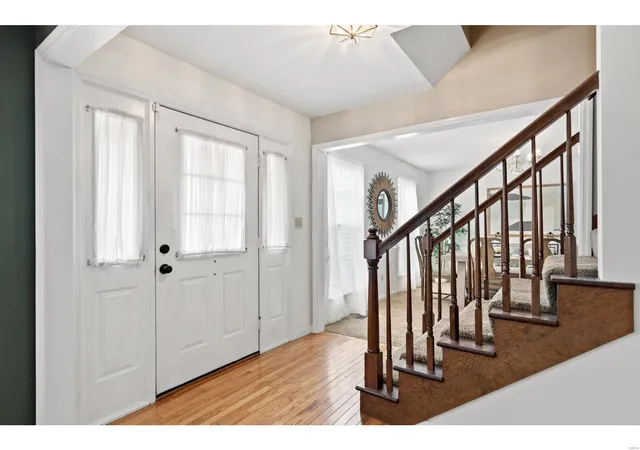 Photo 3 of Sale Pending at 9805 Affton View Ct, Saint Louis, MO 63123 | MLS# 25009828 | Listing updated on 2025-03-10
