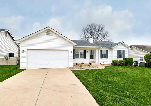 Photo 1 of Single family home for sale at 3933 Cambridge Crossing Dr, Saint Charles, MO 63304 | MLS# 25009894 | Listing updated on 2025-04-04