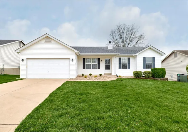 Photo 2 of Single family home for sale at 3933 Cambridge Crossing Dr, Saint Charles, MO 63304 | MLS# 25009894 | Listing updated on 2025-04-04