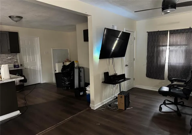 Photo 3 of Single family home for sale at 10533 Earl Dr, Saint Louis, MO 63136 | MLS# 25009963 | Listing updated on 2025-03-19