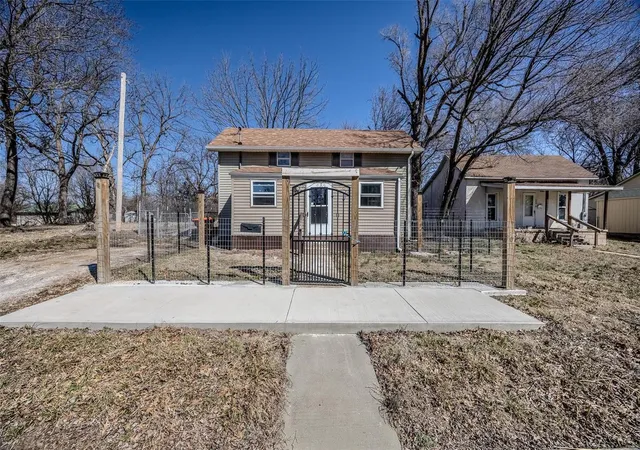 Photo 1 of Single family home for sale at 356 Van Buren Ave, Lebanon, MO 65536 | MLS# 25010011 | Listing updated on 2025-03-02