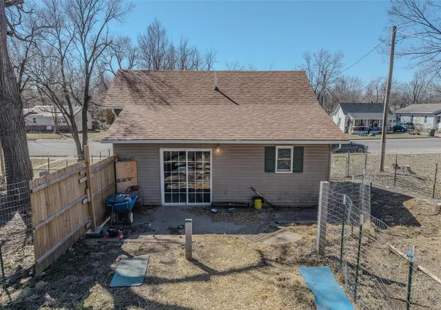 Photo 3 of Single family home for sale at 356 Van Buren Ave, Lebanon, MO 65536 | MLS# 25010011 | Listing updated on 2025-03-02
