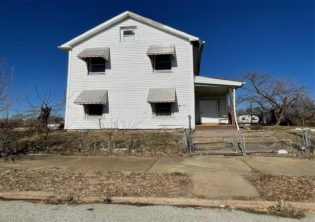 Photo 1 of Sale Pending at 2131 E De Soto Ave, Saint Louis, MO 63107 | MLS# 25010095 | Listing updated on 2025-03-19