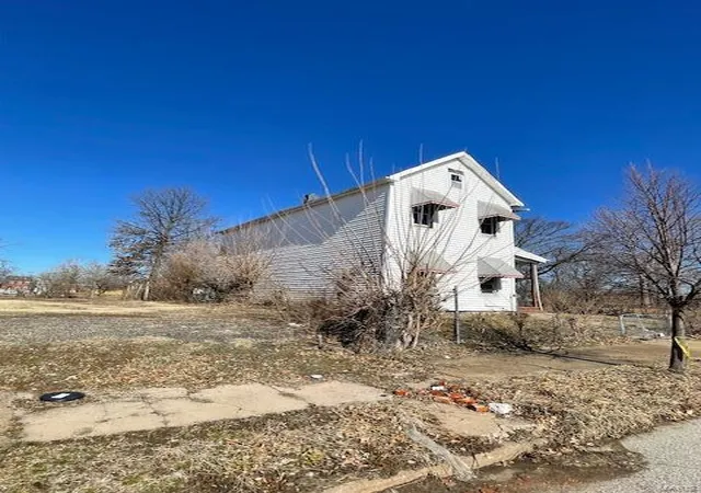 Photo 1 of Sale Pending at 2131 E De Soto Ave, Saint Louis, MO 63107 | MLS# 25010095 | Listing updated on 2025-03-19