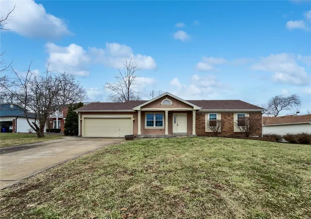 Photo 1 of Single family home for sale at 5729 Walnut Creek Blvd, Saint Charles, MO 63304 | MLS# 25010171 | Listing updated on 2025-03-13