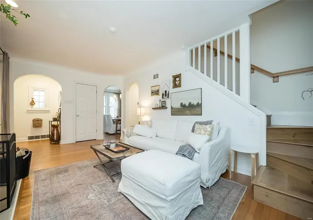 Photo 4 of Single family home for sale at 2408 Annalee Ave, Saint Louis, MO 63144 | MLS# 25010180 | Listing updated on 2025-03-06
