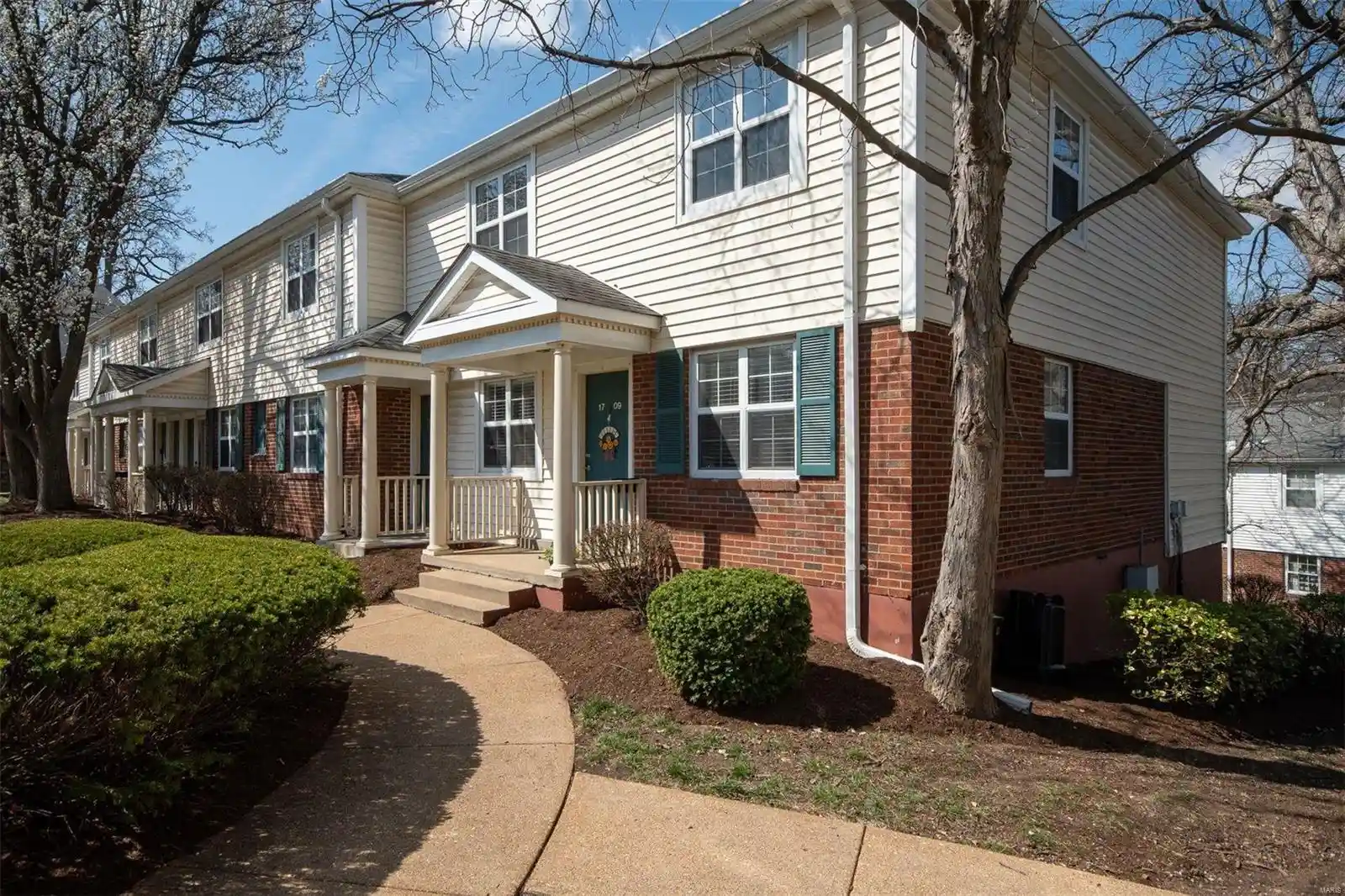 Listing Photo 1 - Condo for sale in 1709 Redbird Cvs located at 1709 Redbird Cvs, Saint Louis, MO 63144 - Unit 1709 Redbird Cvs