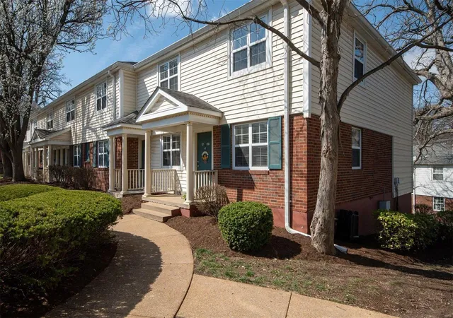 Listing Photo 1 - Condo for sale in building located at 1709 Redbird Cvs, Saint Louis, MO 63144