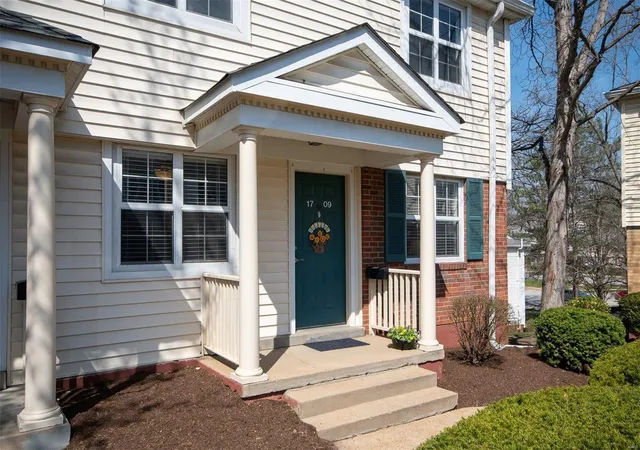 Listing Photo 2 - Condo for sale in building located at 1709 Redbird Cvs, Saint Louis, MO 63144