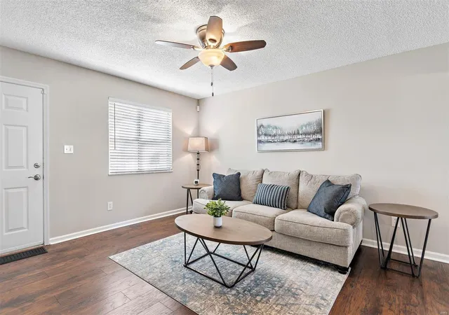 Listing Photo 5 - Condo for sale in building located at 1709 Redbird Cvs, Saint Louis, MO 63144