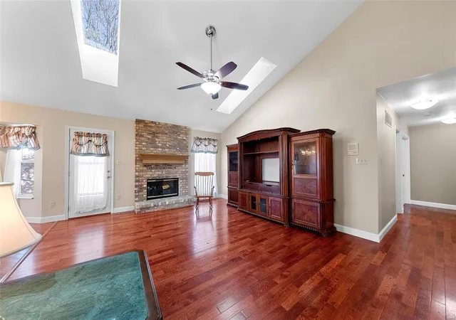 Photo 3 of Single family home for sale at 9451 Southtowne Farms Dr, Saint Louis, MO 63123 | MLS# 25010234 | Listing updated on 2025-03-17