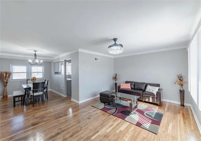 Photo 3 of Sale Pending at 2407 Caverhill Dr, Saint Louis, MO 63136 | MLS# 25010244 | Listing updated on 2025-03-09