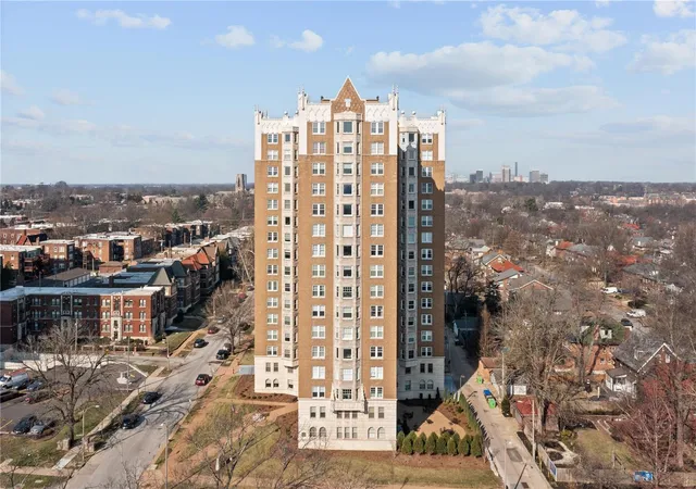 Photo 1 of Condo for sale at 625 S Skinker Blvd #602, Saint Louis, MO 63105 | MLS# 25010245 | Listing updated on 2025-03-20