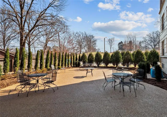 Photo 3 of Condo for sale at 625 S Skinker Blvd #602, Saint Louis, MO 63105 | MLS# 25010245 | Listing updated on 2025-03-20