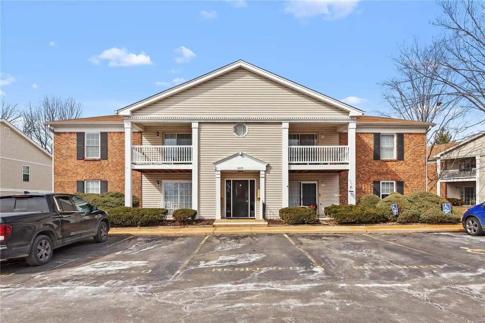 Listing Photo 1 - Condo for sale in 5273 Cricket Gln Ct located at 5273 Cricket Gln Ct, St. Louis, MO 63129 - Unit 5273 Cricket Glen Ct