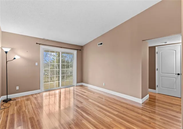 Listing Photo 3 - Condo for sale in building located at 5273 Cricket Gln Ct, St. Louis, MO 63129 - Unit #F