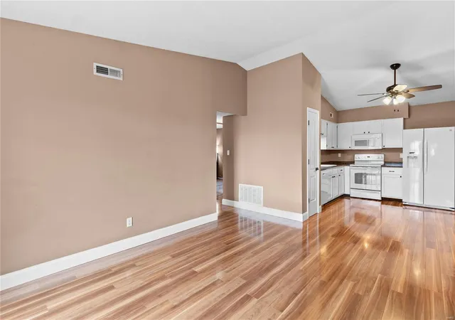 Listing Photo 5 - Condo for sale in building located at 5273 Cricket Gln Ct, St. Louis, MO 63129 - Unit #F