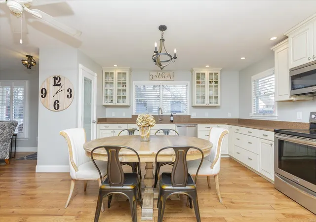 Photo 2 of Single family home for sale at 630 S 3rd Street, Saint Charles, MO 63301 | MLS# 25010300 | Listing updated on 2025-03-10