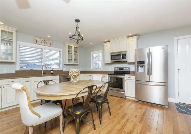 Photo 3 of Single family home for sale at 630 S 3rd Street, Saint Charles, MO 63301 | MLS# 25010300 | Listing updated on 2025-03-10