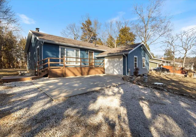 Photo 2 of Single family home for sale at 9 Lynette Ln, Camdenton, MO 65020 | MLS# 25010307 | Listing updated on 2025-03-10