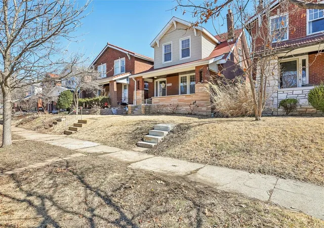 Photo 3 of Sale Pending at 3132 Gurney Ave, Saint Louis, MO 63116 | MLS# 25010314 | Listing updated on 2025-03-17