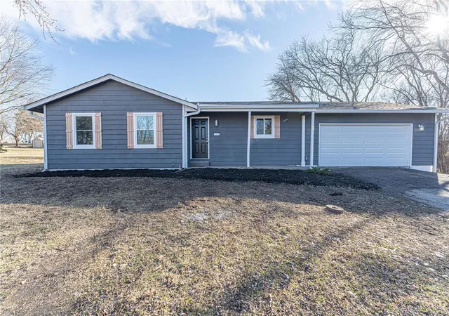 Photo 2 of Sale Pending at 212 Hill Ln, Jonesburg, MO 63351 | MLS# 25010330 | Listing updated on 2025-03-17