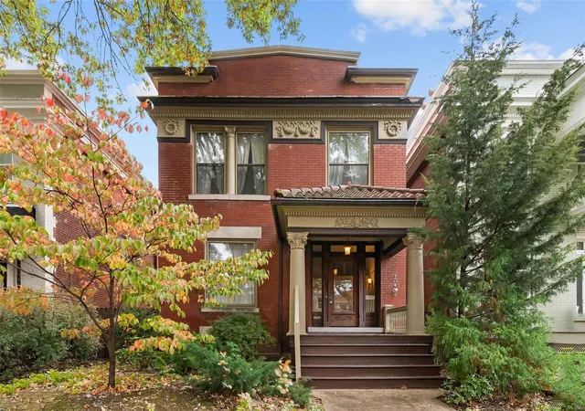 Photo 1 of Sale Pending at 6160 Westminster Pl, Saint Louis, MO 63112 | MLS# 25010340 | Listing updated on 2025-03-08