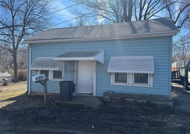 Photo 1 of Single family home for sale at 3630 Brown Rd Rear, Saint Louis, MO 63114 | MLS# 25010405 | Listing updated on 2025-03-19