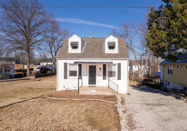 Photo 3 of Single family home for sale at 4109 Burnett Ave, Saint Louis, MO 63125 | MLS# 25010447 | Listing updated on 2025-03-09