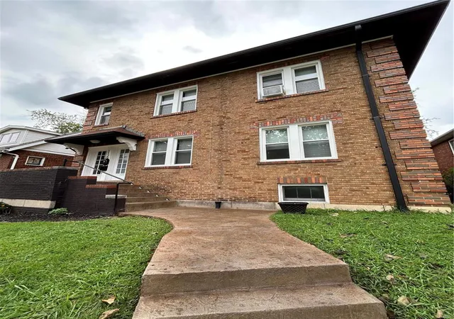 Photo 2 of Multi family home for sale at 1129 Moorlands Dr, Saint Louis, MO 63117 | MLS# 25010451 | Listing updated on 2025-03-12