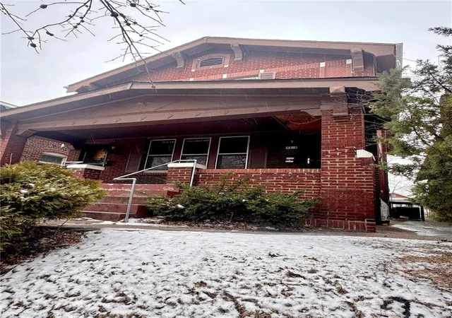 Photo 2 of Sale Pending at 4818 Penrose St, Saint Louis, MO 63115 | MLS# 25010453 | Listing updated on 2025-03-06