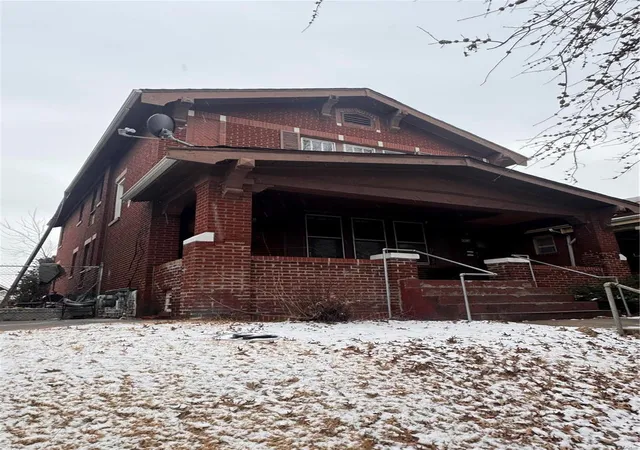 Photo 3 of Sale Pending at 4818 Penrose St, Saint Louis, MO 63115 | MLS# 25010453 | Listing updated on 2025-03-06