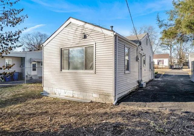 Photo 33 of Sale Pending at 9120 Kathlyn Dr, Saint Louis, MO 63134 | MLS# 25010468 | Listing updated on 2025-03-12