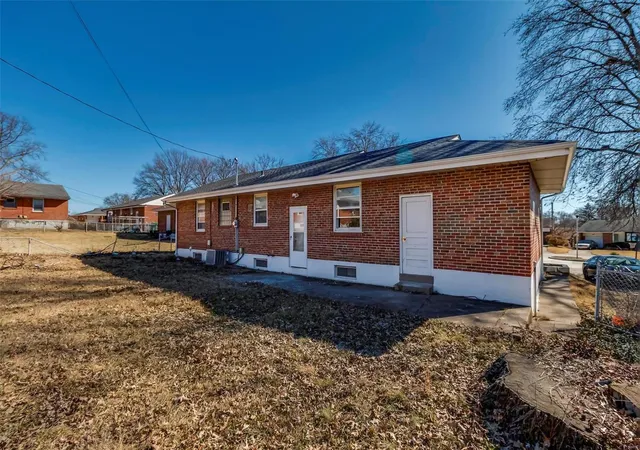 Photo 3 of Sale Pending at 1213 Kimball Ct, Saint Louis, MO 63137 | MLS# 25010487 | Listing updated on 2025-03-09