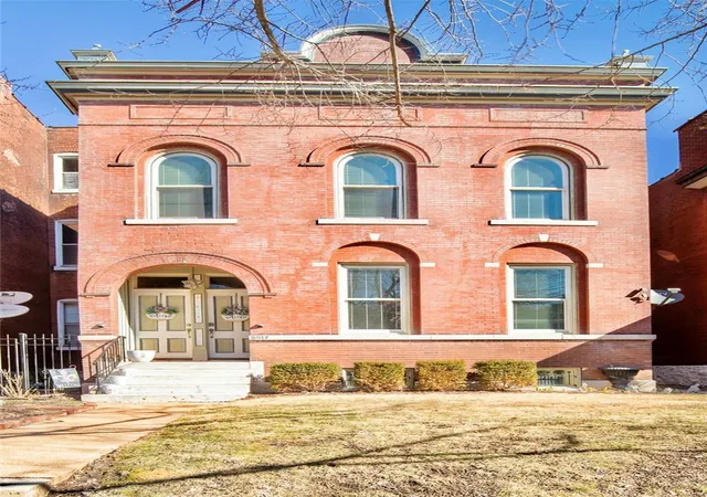 Photo 1 of Single family home for sale at 2017 Allen Ave, Saint Louis, MO 63104 | MLS# 25010497 | Listing updated on 2025-03-19