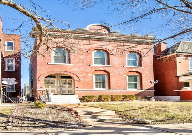 Photo 1 of Single family home for sale at 2017 Allen Ave, Saint Louis, MO 63104 | MLS# 25010497 | Listing updated on 2025-03-19