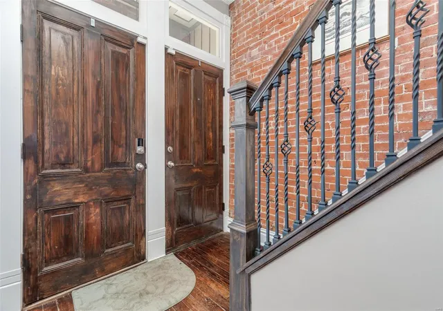 Photo 3 of Single family home for sale at 2017 Allen Ave, Saint Louis, MO 63104 | MLS# 25010497 | Listing updated on 2025-03-19