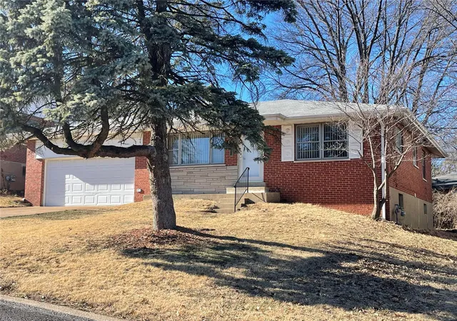 Photo 2 of Sale Pending at 9113 Ranch Meadows Dr, Saint Louis, MO 63136 | MLS# 25011576 | Listing updated on 2025-03-12