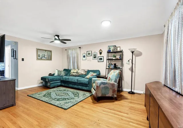 Photo 3 of Single family home for sale at 6824 Lansdowne Ave, Saint Louis, MO 63109 | MLS# 25011579 | Listing updated on 2025-03-16